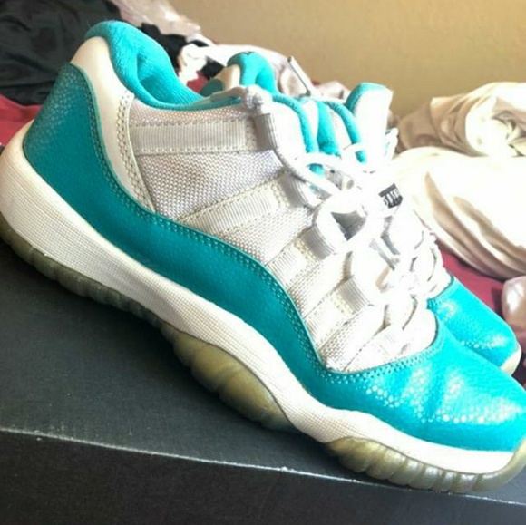 aqua 11s